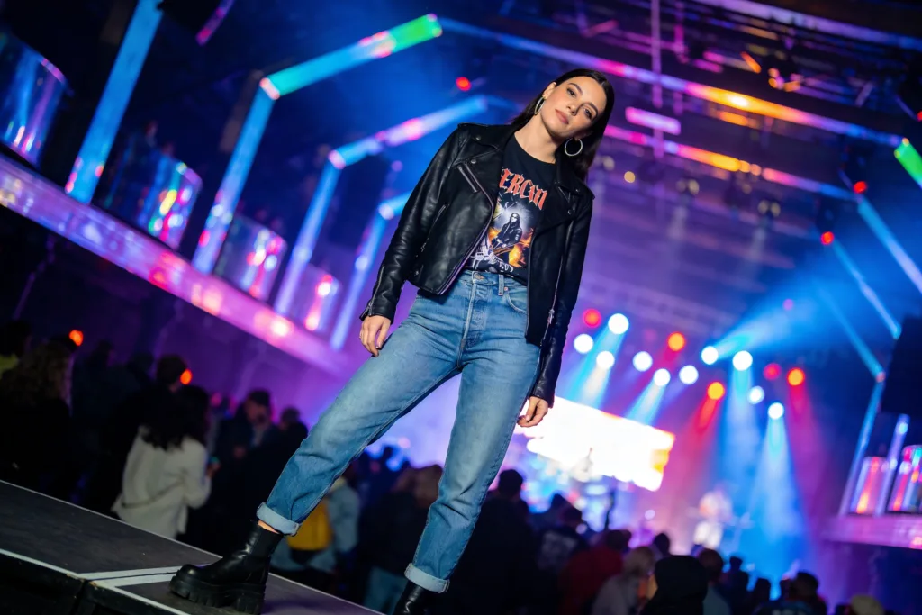 14 Concert Jeans Outfit Ideas for Cool Vibes: Electric Edits